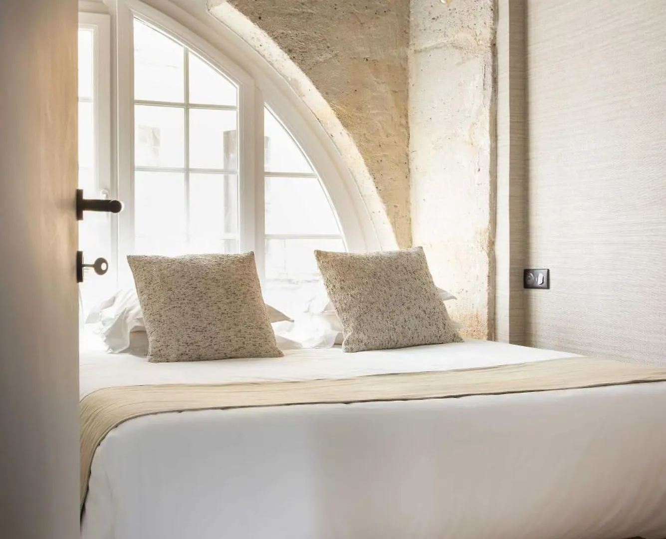 Refurbished - 2br-6p - Chatelet